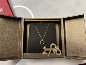 周大福1796系列22k金镶钻项链,全新,朋友从专柜购入的