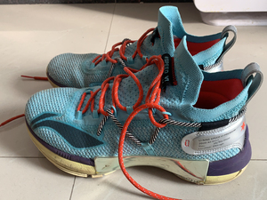 闪击7错版球鞋底颜色不一样,成色看图片,洗干净很好看耐穿打实