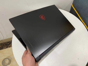 新款窄边i5-8300h/16g/1050显卡微星笔记本电脑