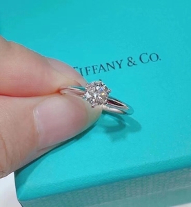 蒂芙尼/tiffany 白钻戒指 pt950 铂金镶嵌 经典