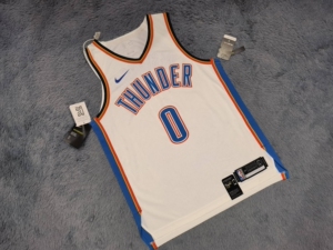 雷霆队威少0号au球员版球衣!