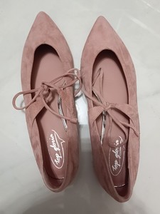 全新汤普格罗粉色女鞋，耐看的皮粉色，时尚的翻毛皮，系带防掉跟