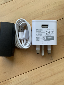 三星15w手机充电器 s10 港版的原装充电器