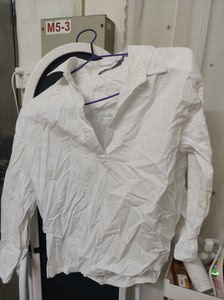 nome白色衬衫,配正装,裙子,牛仔裤,西裤等都相当好看!质