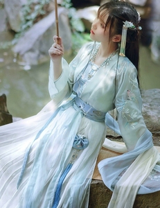 三十六雨汉服花瑶