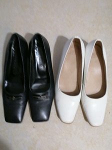 品牌女皮鞋。39号。9成新。黑鞋富库纳克牌。白鞋飞驼牌。中跟