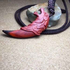 名称:印度小叶紫檀热销精雕狼牙雕刻佛牌时尚吊坠毛衣链挂件爆款