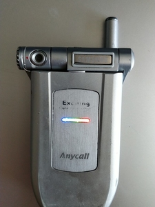 三星p408 翻盖旋转手机,屏幕显示非常暗,其他不详,无充电