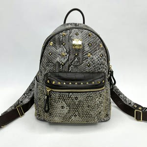 mcm 经典铆钉蟒蛇纹双肩包 成色 97新 尺寸 26*30