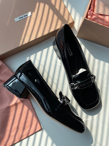 miumiu缪缪早春新品 黑色漆皮秀气玛丽珍单鞋