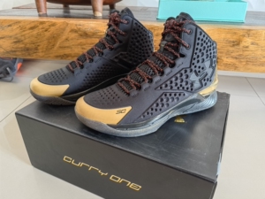 全新ua库里1代curry安德玛篮球鞋42.5码mvp版nb