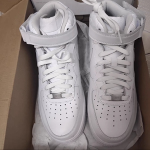 耐克纯白高帮空军一号码数齐全 福建耐克专卖店为迎中秋全场顺丰