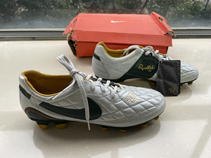 耐克小罗r10 fg足球鞋(ronaldinho dois)