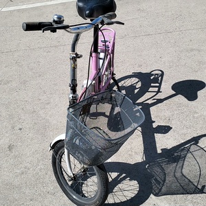 七彩马自行车16寸的，可以折叠，大人小孩都可以骑，质量很好，