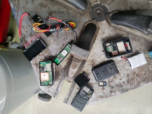 专注各类抵押车gps拆除与安装,专业团队确保每一个定位器拆干