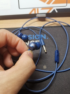 jblc200si入耳式耳机,京东138,现低价出,本人也在