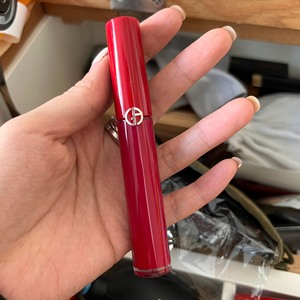 阿玛尼红管唇釉504,绝美火龙果色,极显白的颜色,特别适合秋