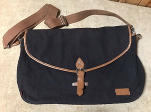 levis单肩斜挎包