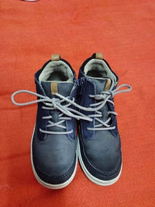 clarks 男童 冬 鞋 靴子 新旧如图,仅穿过几次,适