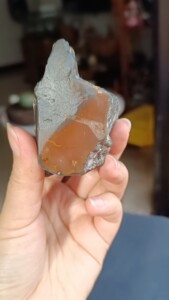 黄蜡石 乌鸦皮 海南临高料 抛了一小块亮光 肉质干净 无裂