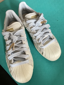 阿迪达斯三叶草女士经典贝壳鞋