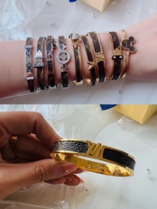 lv真皮拆包全新手镯,实体中古店369购入