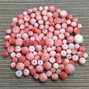 台湾momo珊瑚粉色小桶珠配饰  颜色品质细节如图  可穿手