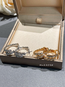 宝格丽新款蛇形耳环