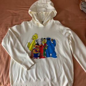 优衣库卫衣 kaws联名 男女同款尺码l