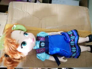 迪斯尼爱莎公主 娃娃人偶全新 买1送1送白雪公主娃娃。