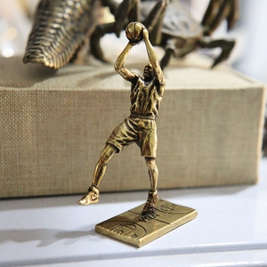 nba湖人队黑曼巴科比后仰跳投篮球明星纯黄铜雕塑人像桌面小摆
