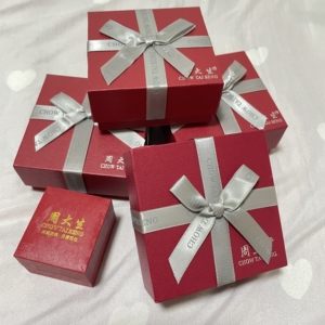 周大生手链包装盒