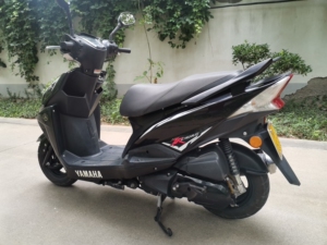 原装正宗雅马哈尚领125踏板摩托车牌证全如新车.