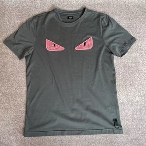 tb471579103淘宝fendi/芬迪 22新款 小怪兽老佛爷刺绣翻领短袖男