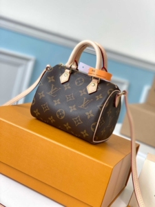 lv老花枕头包 从日本中古店买的 几乎全新 支持专柜二手店验