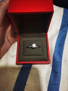 000人付款淘宝周大生铂金钻戒女一克拉手捧花pt950白金莫桑石轻奢求婚