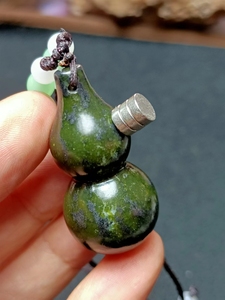 精品强磁纯天然药王石宝葫芦吊坠,尺寸40/20/6mm,重量