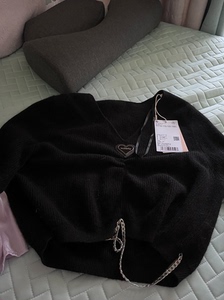 欧时力毛衣，刚买来，黑色衣服太多了，出，全新