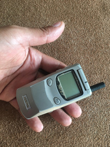 原装波导s1000翻盖手机原装防拆贴都在,翻盖上的透明蒙子没