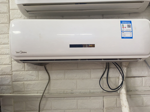 美的空调展示机