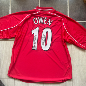 00-02 利物浦 迈克尔 欧文 签名 球衣