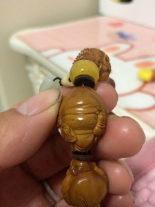 胡小兰橄榄核雕刻