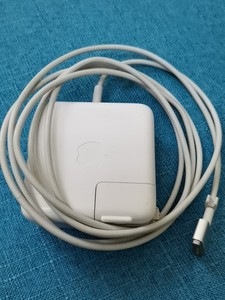 联系电脑充电器