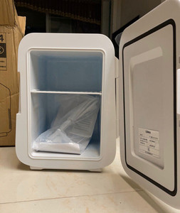 ulike冷暖车载小冰箱 全新 可放车里 也可放化妆品 和面