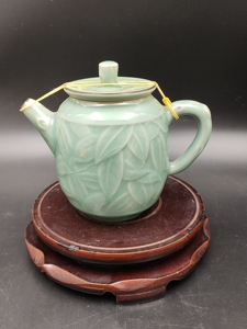 龙泉青瓷.黄汉弟大师作品.出水止水十分好.有点小