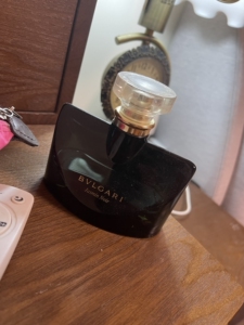 正品宝格丽黑茉莉香水,专柜购入,余量如图,缺钱便宜出,喜欢的