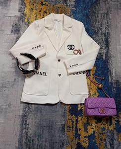 香奈儿白色西服外套    超显瘦     单个价格,男女同款