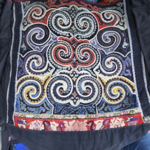 云南文山壮族龙纹背带