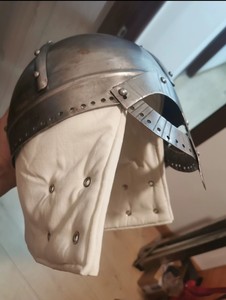中世纪武装帽早期门型头盔内衬板甲内衬