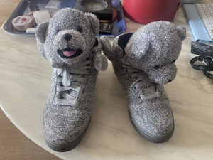 adidas限量小熊鞋,39码99新,细节如图 确认细节再购
